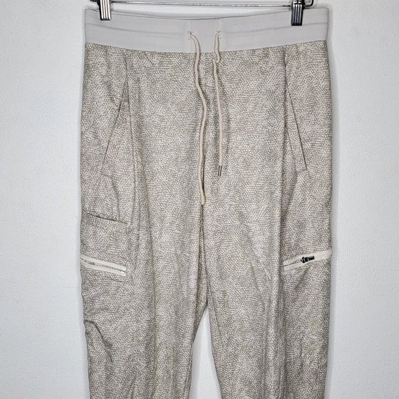 Athleta Venture Printed Pant Size 4 Cream / Gray Zipper Pockets Jogger - Picture 3 of 6